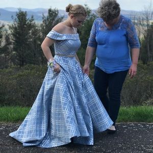 Prom dress size 6 fits a 5’2 girl